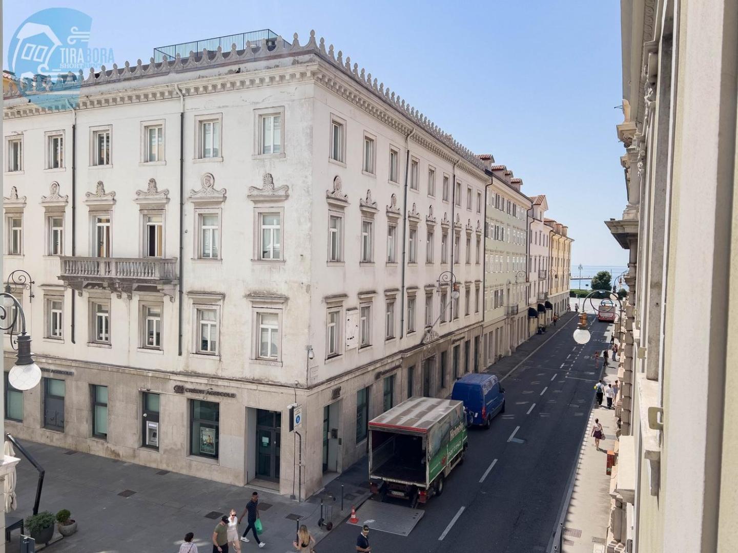 Cassa Di Risparmio 11 Tirabora Short Rent Триест Экстерьер фото